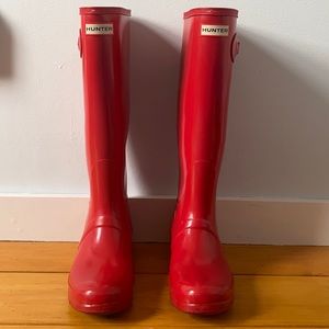 Hunter Original Tall Gloss Rain Boots in Red
